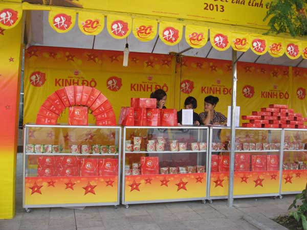 Moon cake markets bustle ahead of festival